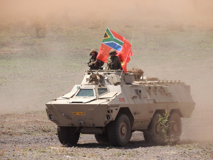 Lục quân Nam Phi diễn tập bắn đạn thật Seboka 2012 ảnh 13